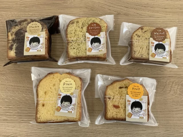 パウンドケーキは5種類
おいしくて税込150円はお値打ちです
作られた方の似顔絵がかわいいですね