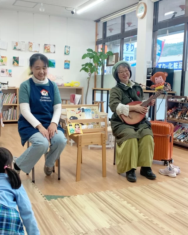 今日は、おはなしひろば絵本専門店の読み聞かせ会ですから、新作絵本もたくさん登場します毎月第4土曜日の午後1時絵本・童話作家の北川チハルさんと、みなさんのご参加をお待ちしています！